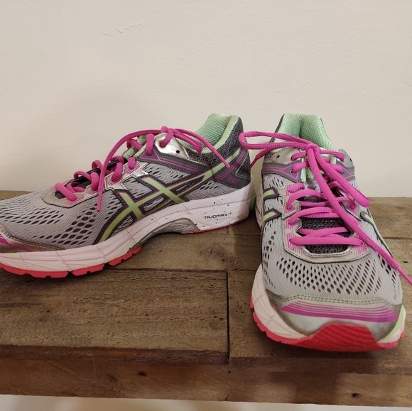 Gray and Pink ASIC size 10 - Picture 2 of 7